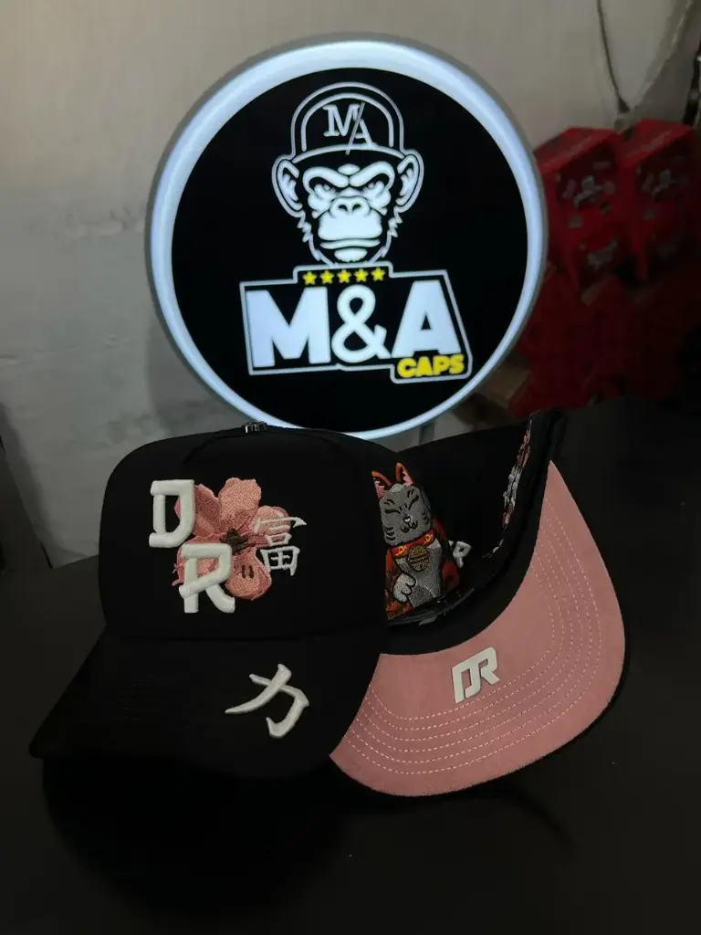 DREAMER KANJI BLACK CAT