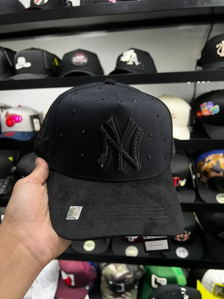 BIGG BOSS NY FULL BLACK CRYSTAL